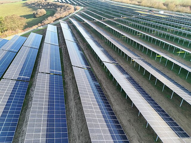 Der Solarpark aus der Vogelperspektive.