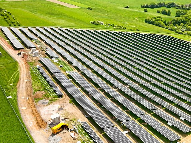 Luftaufnahme des Solarparks Kreimbach.