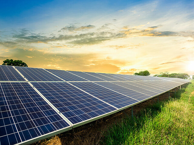 Solarpark in der Abendsonne