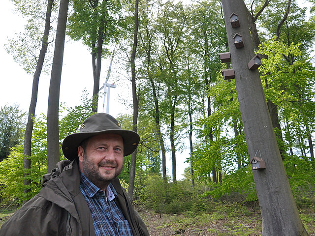 Tosten Schopbach bei einem Waldspaziergang