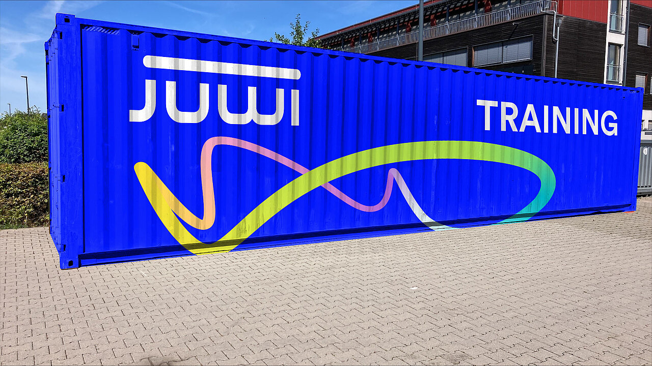 Der JUWI-Trainingscontainer den die Azubis selbst hergerichtet haben.