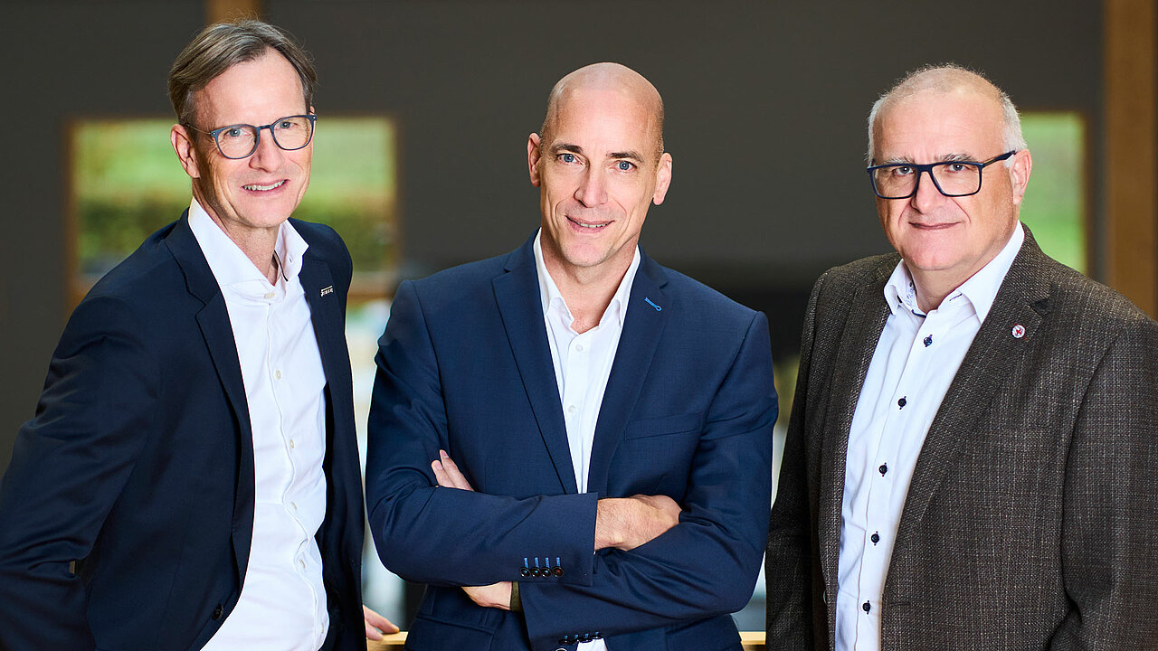 Die JUWI-Geschäftsführung von links nach rechts: Stephan Hansen, Jost Backhausn (CEO) und Christian Arnold.