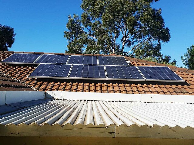 Eine private PV-Anlage auf einem Wohnhaus.