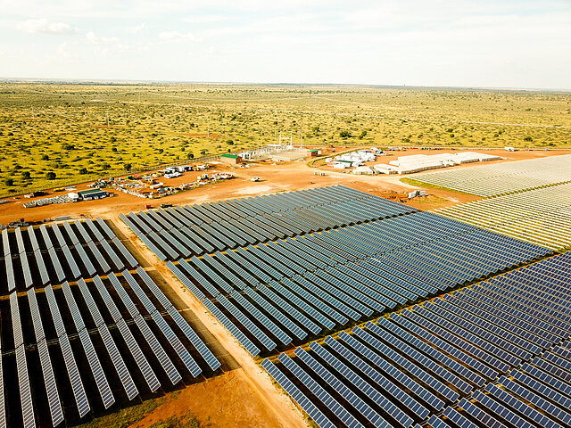 Ein Solarpark im australischen Outback.