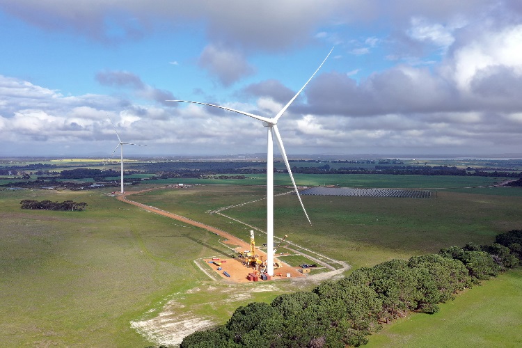 Autarke Stromversorgung durch Hybrid-Lösung: Wind- und Solarpark Esperance